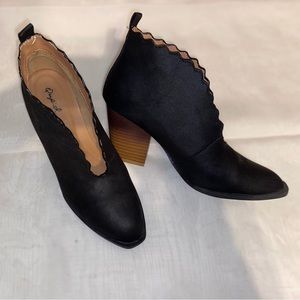Qupid Black Suede Bootie Size 8.5 Super Cute!
